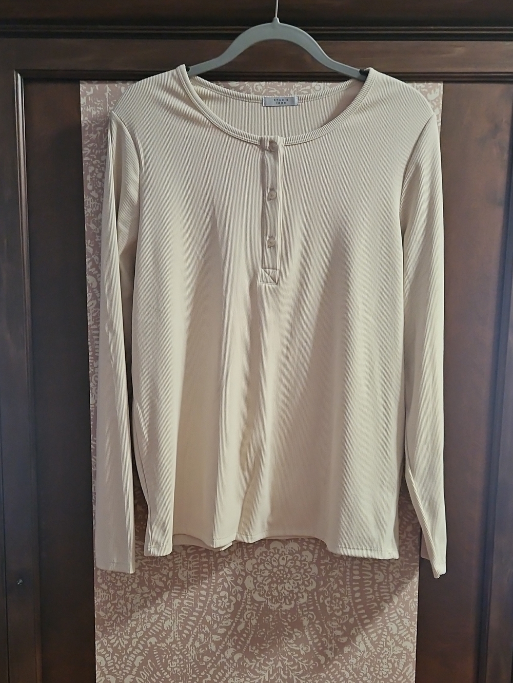 Studio 1886  Long Sleeve Henley Top - Light Beige. Size Xlarge.